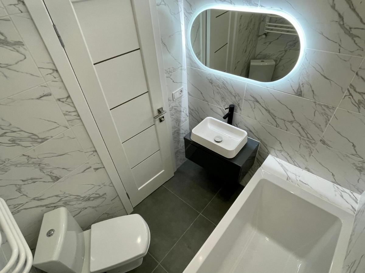 Apartment Premium In Center Ivano Frankivsk Bagian luar foto